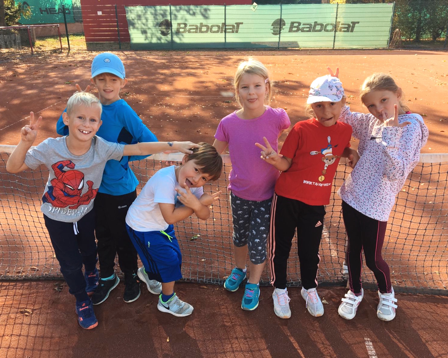 Goldener Oktober sorgt für Tennis unter freiem Himmel beim Ballplanet Herbstcamp auf der Tennisanlage des 1. TC Magdeburg