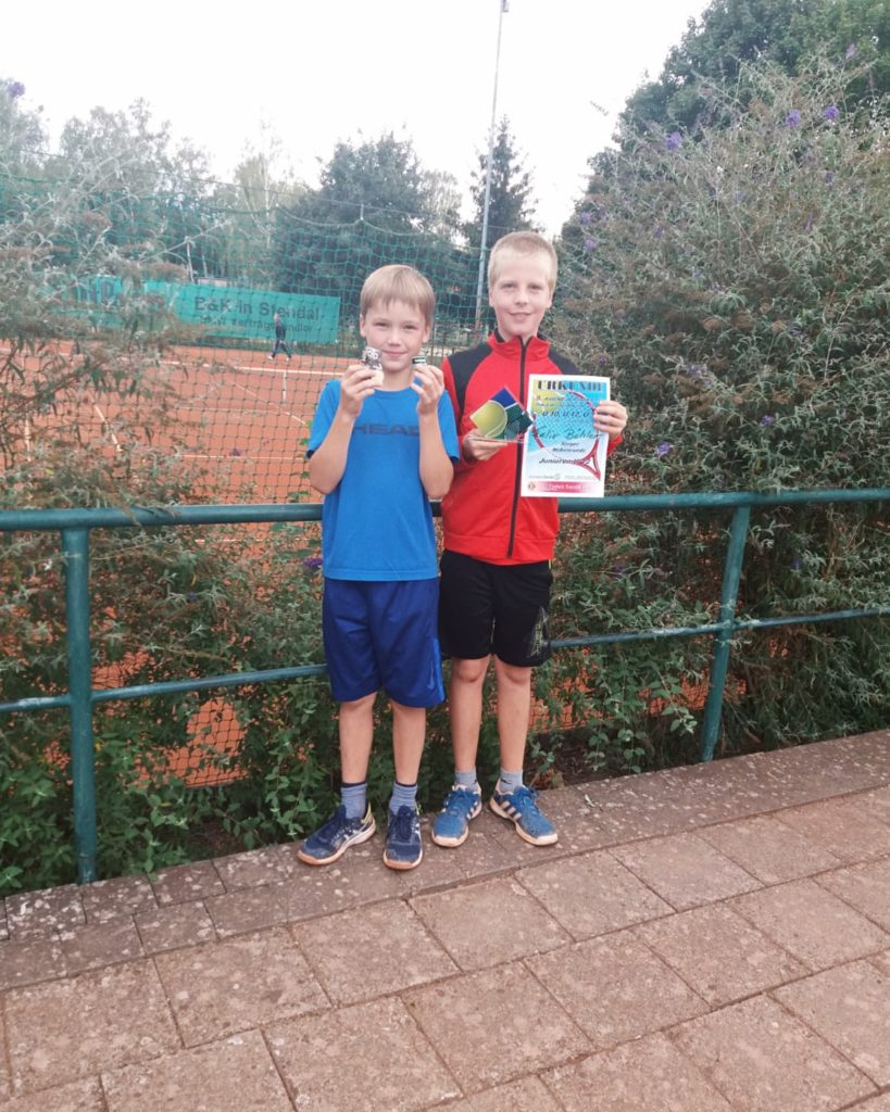 Hannes Stephanik aus unserem TCM-Junior-Team feiert seinen ersten großen Titel Hannes Stephanik aus unserem TCM-Junior-Team feiert seinen ersten großen Titel