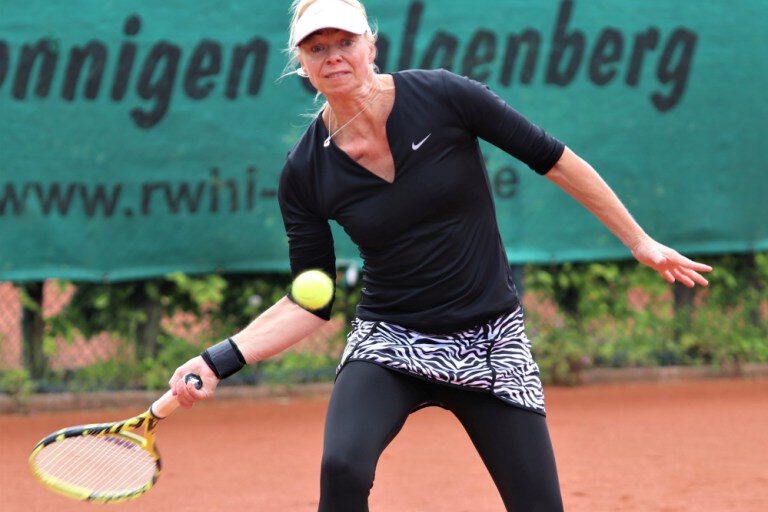 Janine Kremling vom 1. TC Magdeburg ist Siegerin der 8. Hildesheim Senior Open 2021
