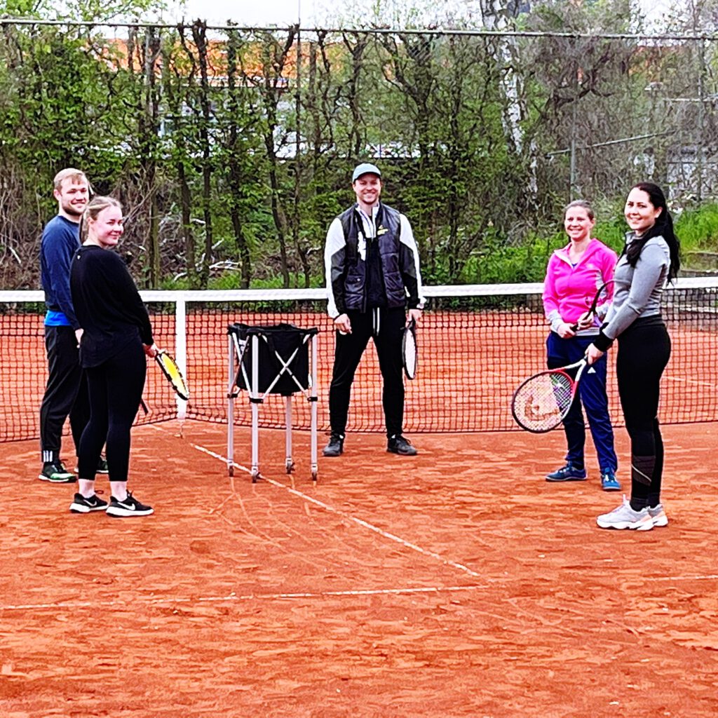 Startschuss in die neue Saison beim 1. TC Magdeburg e.V.: Ein ereignisreicher Tag voller Tennis, Training und Genuss