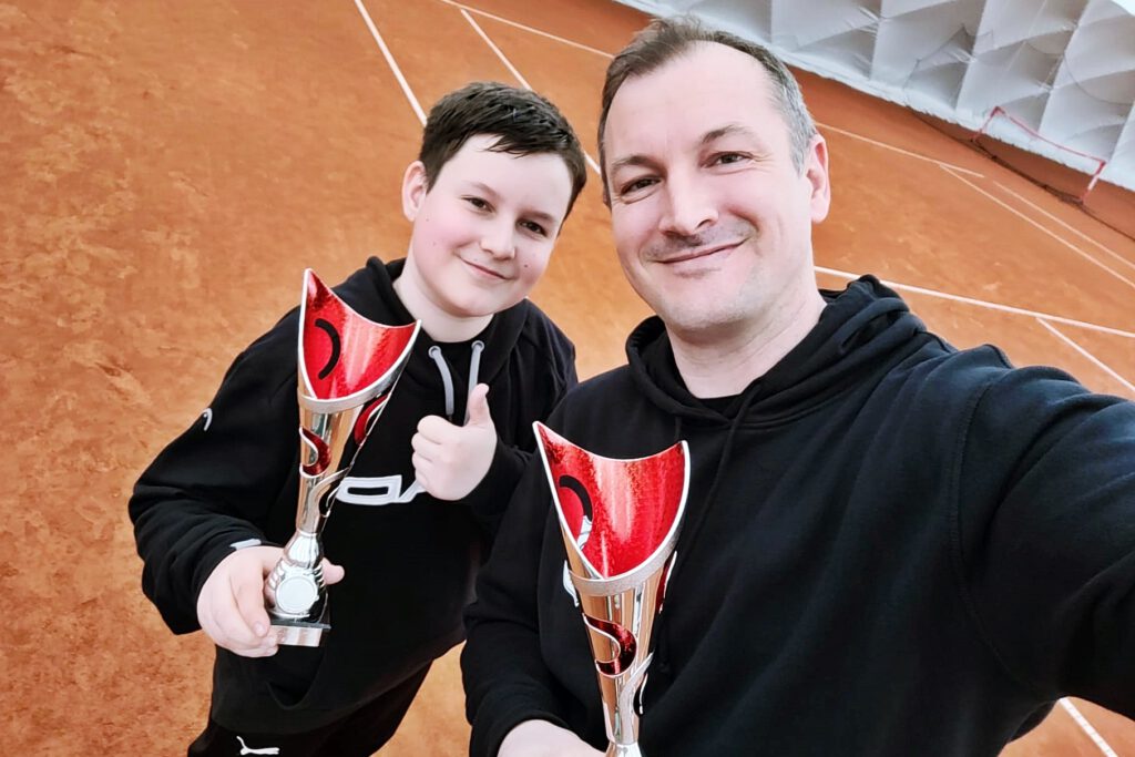 Ehrung des 1. TC Magdeburg als familienfreundlicher Verein beim 1. Familienturnier 2024 Ehrung des 1. TC Magdeburg als familienfreundlicher Verein beim 1. Familienturnier 2024